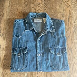 LEVI STRAUSS | Denim shirt with snap buttons. In excellent condition.100% cotton